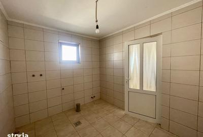 Casă cu 3 camere cu Teren 3500 Mp în Vicovu de Sus - 2