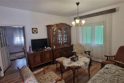 Casă individuală cu 7 camere cu Canalizare în Brebu Nou - 2