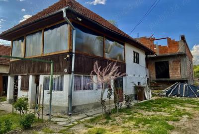 Casă cu 4 camere cu Teren 5000 Mp în Central - 9