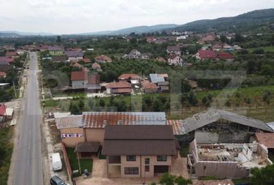 Casă cu 4 camere cu Teren 2360 Mp în Central - 12