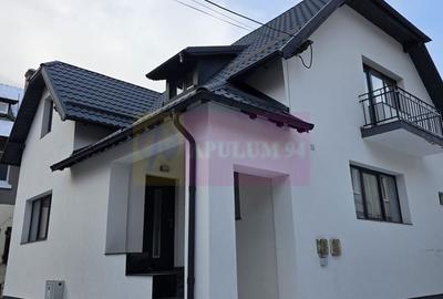 Casă cu 6 camere cu Canalizare în Central - 2