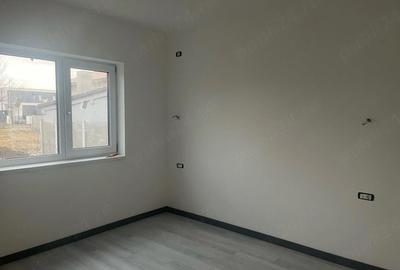 Casă cu 3 camere cu Teren 600 Mp în Dumbrăvița - 1