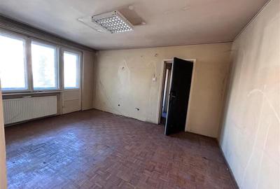 Apartament cu 3 camere semidecomandat în Central - 4