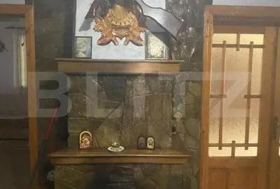 Casă cu 8 camere cu Teren 1000 Mp în Central