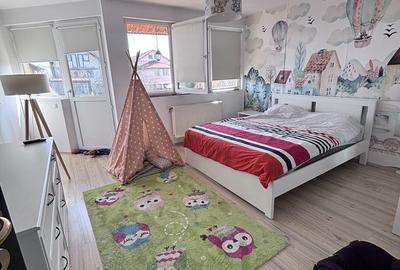 Casă cu 5 camere cu Canalizare în Central