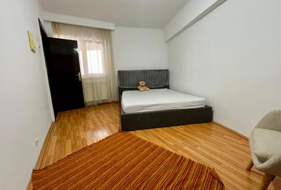 Apartament cu 3 camere semidecomandat, mobilat în Nicolina