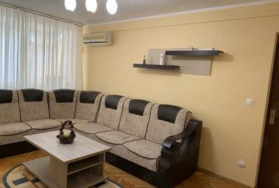 Proprietar vand apartament cu 2 camere in centru Gala?iului mobilat ?i utilat
