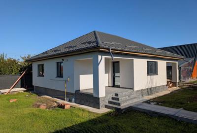 Casa cu garaj Lilieci- teren 540m, canalizare, apa, gaz. - 1