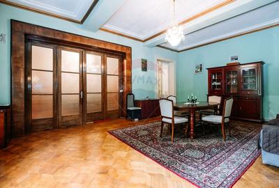 Apartament cu 3 camere semidecomandat în Central