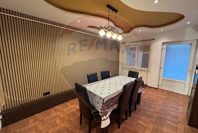 Casă cu 8 camere cu Teren 300 Mp în Central - 2