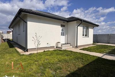 Casă cu 4 camere cu Teren 500 Mp în Central