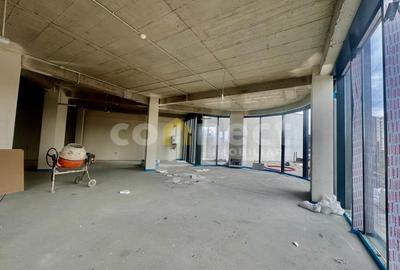 De inchiriat : spatiu comercial 275 mp, inaltime de 4 m - 5