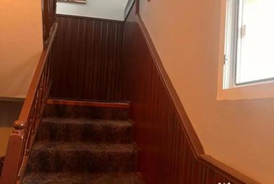 Casă cu 2 camere cu Canalizare în Central - 1