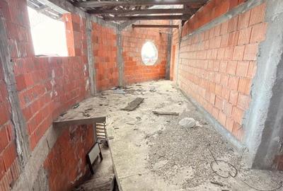 Casă cu Teren 2400 Mp în Potârnichești - 2