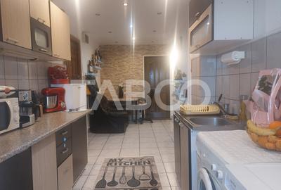 Apartament cu 3 camere decomandat, mobilat în Valea Aurie