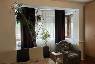 Casă cu 4 camere cu Teren 300 Mp în Central - 1