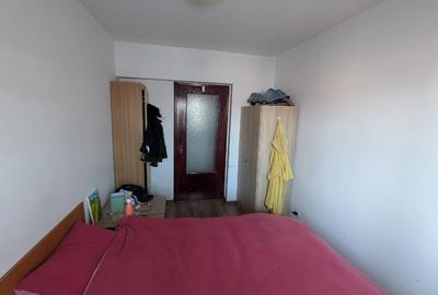 Apartament cu 4 camere decomandat în Bd. Independenței - 7