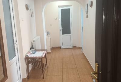Apartament cu 3 camere decomandat, mobilat în Central - 2