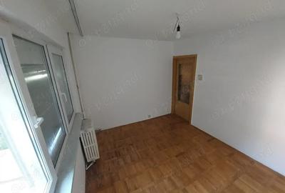 Vand apartament 3 camere in Govandari,zona linistita ,confort 1,etaj 1,bloc 4 etaje.Cert.energetic - 3