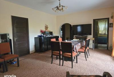 Casă cu 7 camere cu Teren 3800 Mp în Central - 7