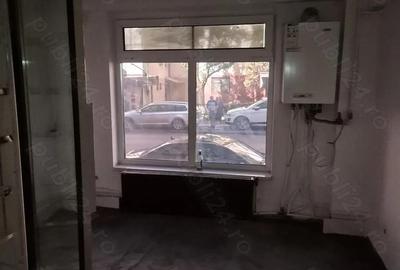 Spa?iu de vanzare in zona centrala - 2