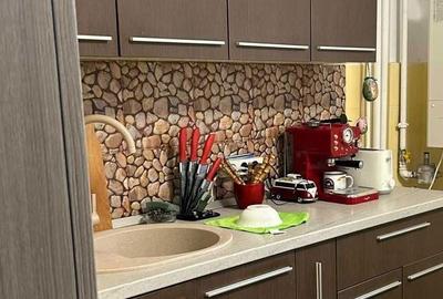 Apartament cu 3 camere decomandat în Capitol - 1