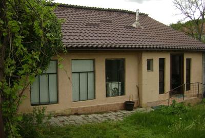 Casă cu 4 camere în Exterior Vest - 1