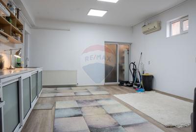 Casă cu 8 camere cu Teren 950 Mp în Roșu - 16