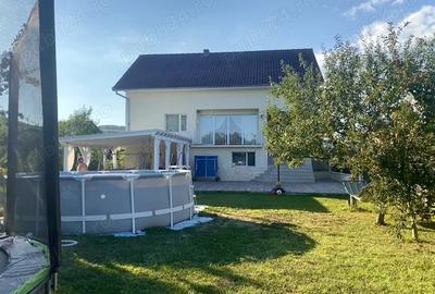 Casă cu 4 camere cu Teren 450 Mp în Central - 1