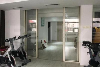 Spațiu comercial, de 290 mp, în Micro 3 - 2