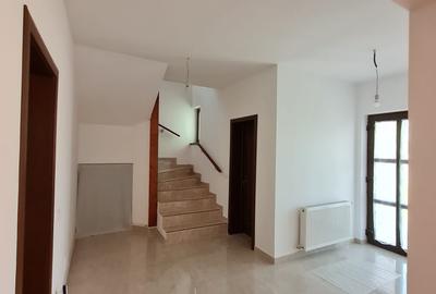 Casă individuală cu 5 camere cu Canalizare în Central - 2