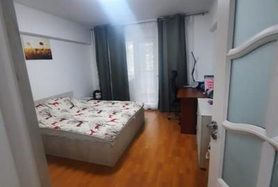 Apartament cu 3 camere decomandat în Decebal