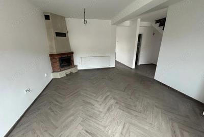 Casă cu 4 camere cu Teren 300 Mp în Central