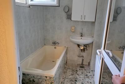 Apartament cu 3 camere semidecomandat, mobilat în Iancului