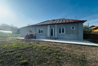 Casă cu Teren 2143 Mp în Ștefănești - 1