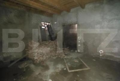 Casă cu 7 camere cu Teren 900 Mp în Central