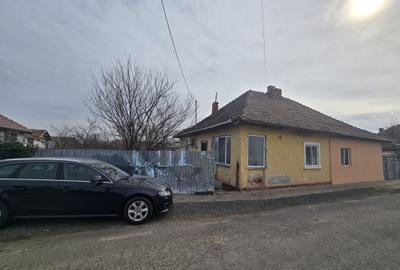 Casă individuală cu 2 camere în Carani