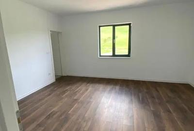 Casă cu 4 camere în Exterior Vest - 3