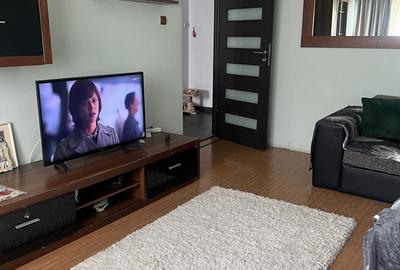 Apartament cu 3 camere decomandat în Rahova