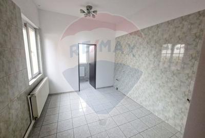 Casă individuală cu 8 camere cu Teren 536 Mp în 1 Mai - 14