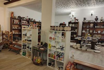 Spațiu comercial, de 70 mp, în Central - 4