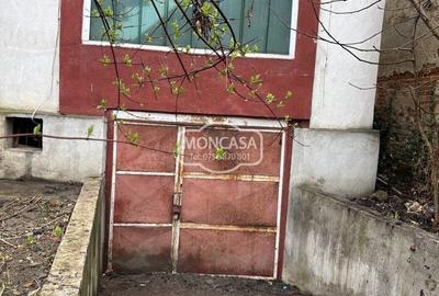 Casă cu 6 camere cu Teren 300 Mp în Central