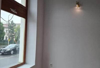 Spațiu comercial, de 48 mp, în Central - 1