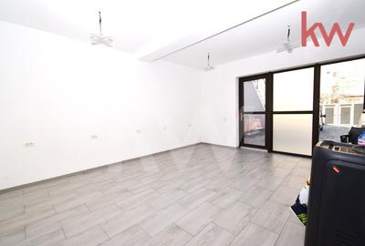 Spatiu comercial 1 Mai, parter si etaj - casa cu loc de parcare disponibil