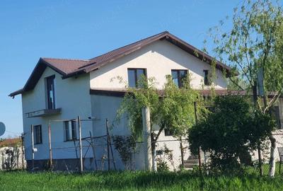 Casă cu 3 camere cu Teren 730 Mp în Central