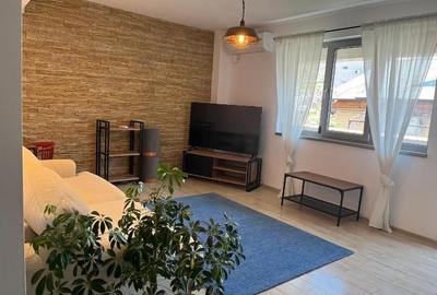 Apartament cu 3 camere decomandat în Tei