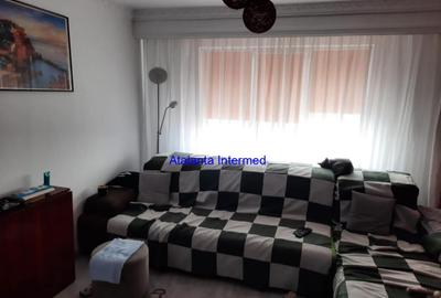 Apartament cu 3 camere decomandat în Casa de Cultură