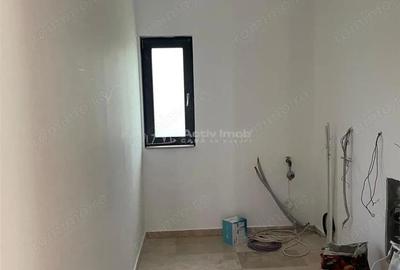 Casă cu Teren 8000 Mp în Câmpuri - 8