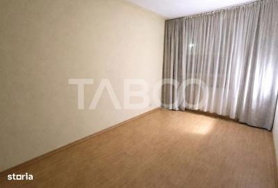 Apartament cu 4 camere semidecomandat în Lupeni - 1