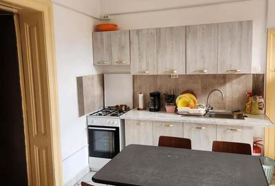 Casă cu 6 camere în Central - 2